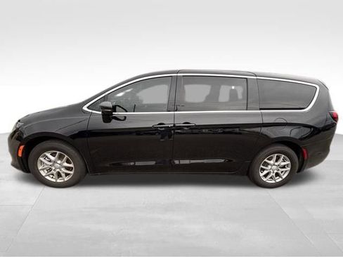 New 2026 Chrysler Voyager LX image 3