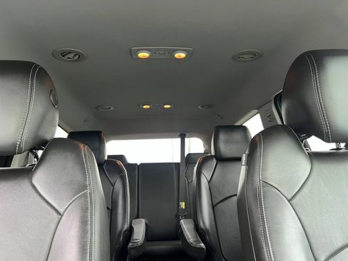 Used 2017 Chevrolet Traverse LT FWD image 21