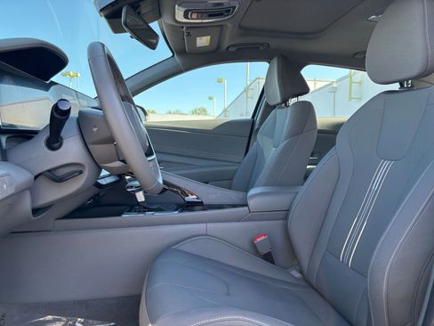 Used 2025 Hyundai Elantra SEL FWD image 28