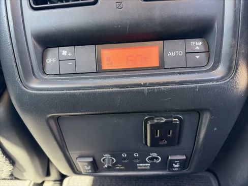 Used 2017 Nissan Pathfinder Platinum w/ Family Entertainment Package image 39