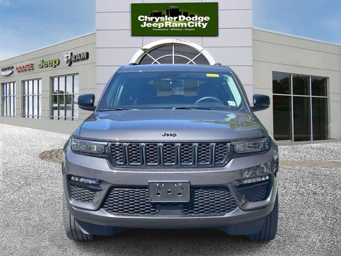 Used 2023 Jeep Grand Cherokee Limited w/ Black Appearance Package AWD/4WD image 2