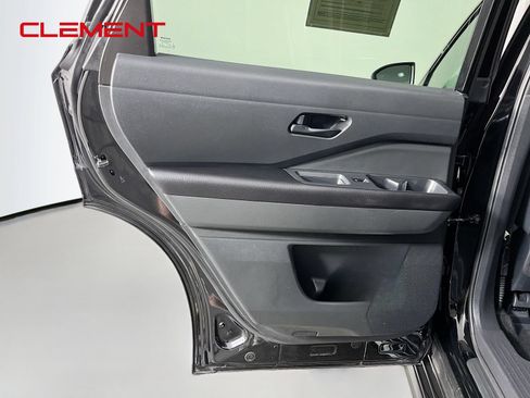 Used 2024 Nissan Pathfinder SV FWD image 31