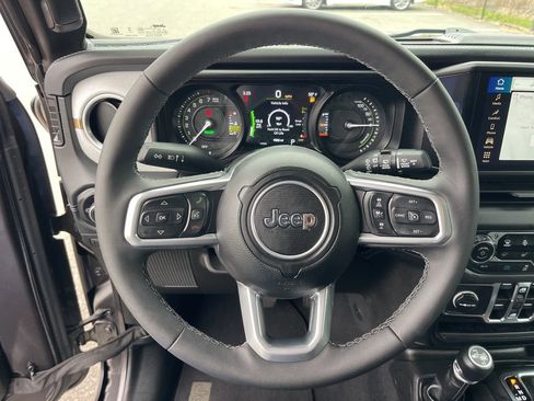 Certified 2025 Jeep Wrangler Unlimited Sahara w/ Safety Group AWD/4WD image 17