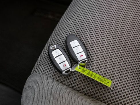 Used 2021 Nissan Frontier SV w/ Midnight Edition Floor Mats image 53