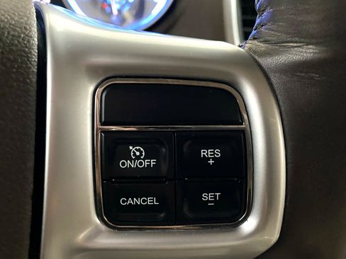 Used 2011 Chrysler 300 Limited w/ Luxury Group image 44