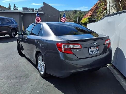 Used 2014 Toyota Camry SE image 4