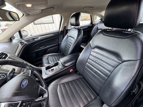Used 2018 Ford Fusion SE w/ Equipment Group 602A FWD image 11