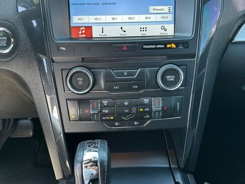 Used 2017 Ford Explorer XLT w/ Equipment Group 202A FWD image 8