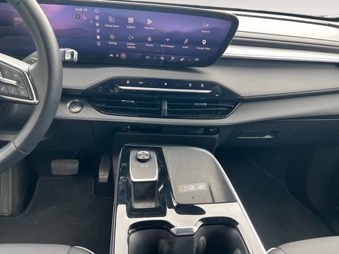 Used 2025 Buick Enclave Preferred AWD/4WD image 15