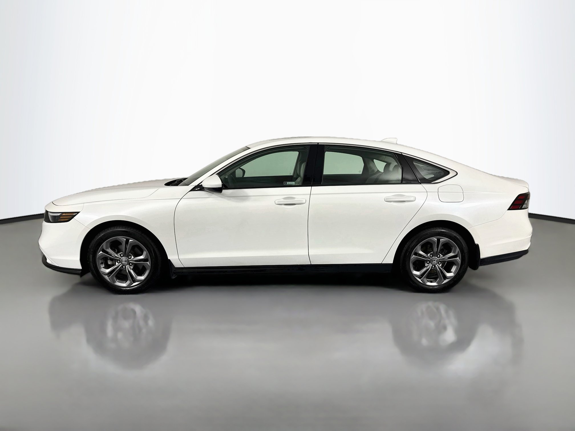 Certified 2024 Honda Accord EX image 8