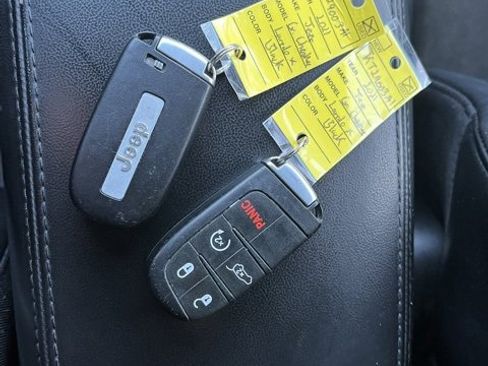 Used 2021 Jeep Grand Cherokee Laredo X image 20