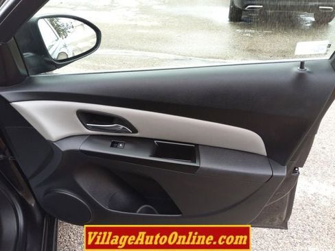 Used 2014 Chevrolet Cruze LT image 30