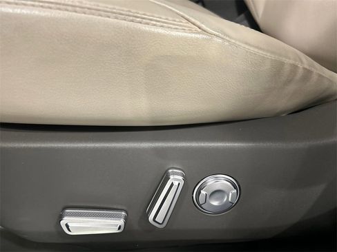 Used 2024 Lincoln Nautilus Premier w/ Equipment Group 102A image 11