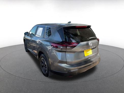 Used 2025 Nissan Rogue SV FWD image 11