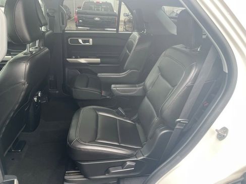 Used 2022 Ford Explorer XLT w/ Equipment Group 202A AWD/4WD image 31
