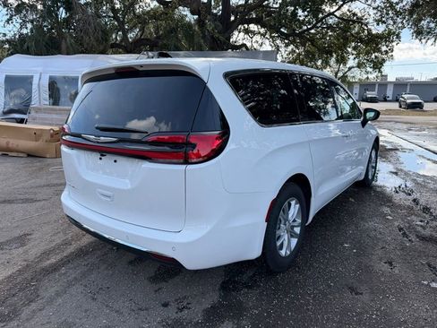 New 2026 Chrysler Pacifica Select FWD image 6