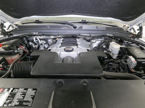 Used 2017 Cadillac Escalade Luxury image 17