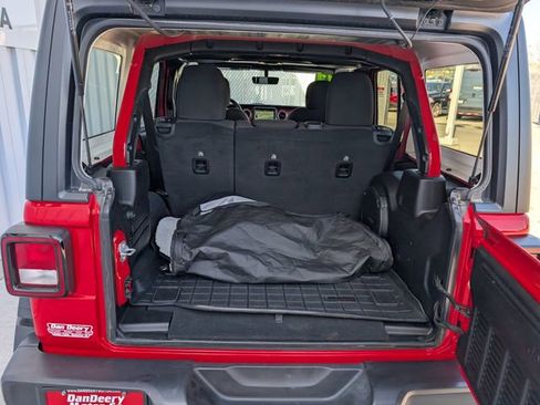 Used 2022 Jeep Wrangler Unlimited Rubicon AWD/4WD image 25