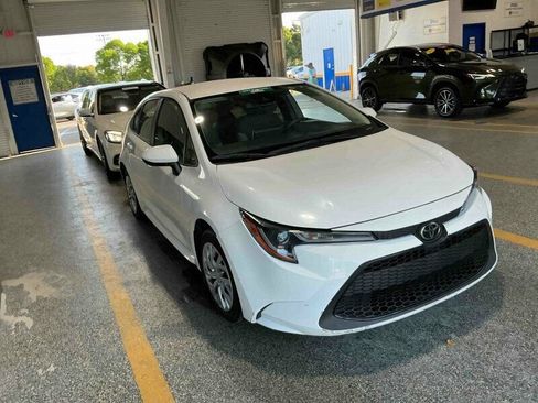Used 2021 Toyota Corolla LE image 5
