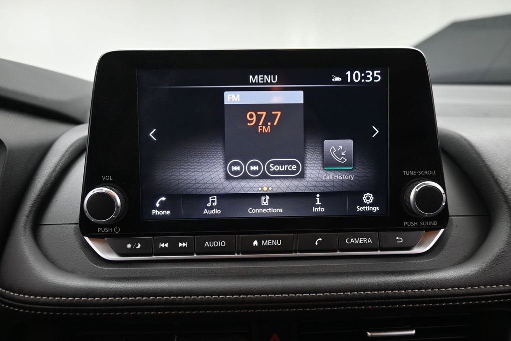 Used 2025 Nissan Rogue SV AWD/4WD image 19