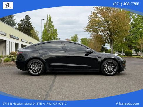 Used 2022 Tesla Model 3 Long Range AWD/4WD image 9