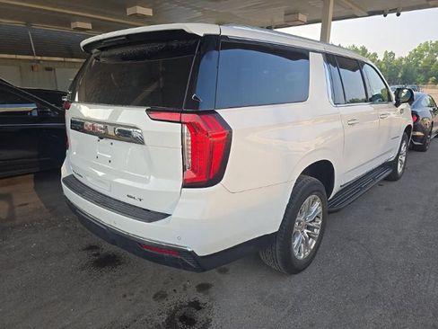 Used 2022 GMC Yukon XL SLT w/ SLT Premium Package AWD/4WD image 4