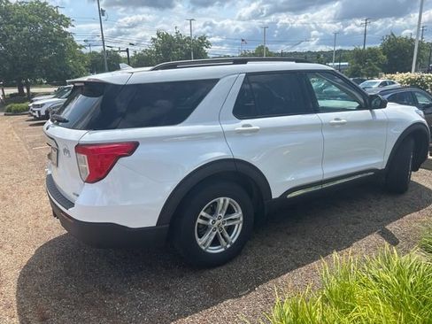 Used 2020 Ford Explorer XLT w/ Comfort Package AWD/4WD image 3