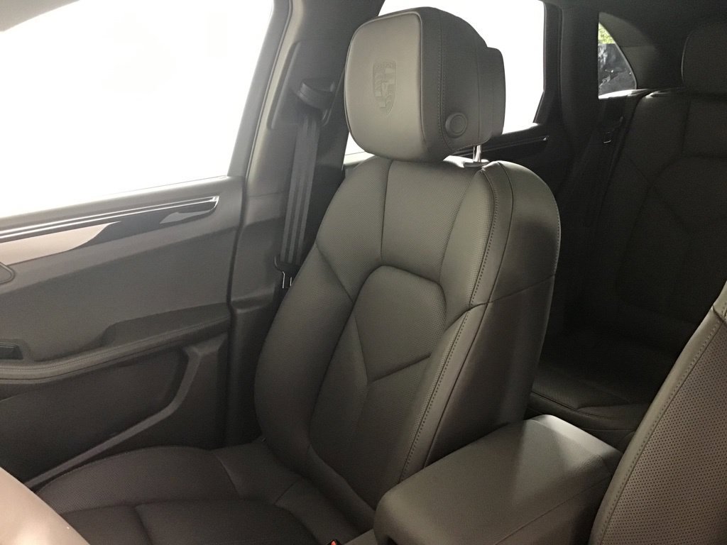 Certified 2026 Porsche Macan AWD/4WD image 22