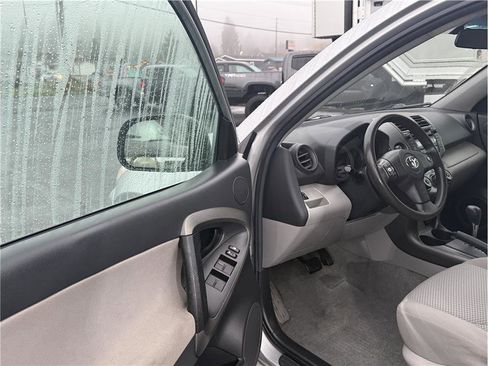 Used 2011 Toyota RAV4 4WD image 14