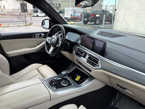 Used 2021 BMW X5 xDrive40i w/ M Sport Package AWD/4WD image 10