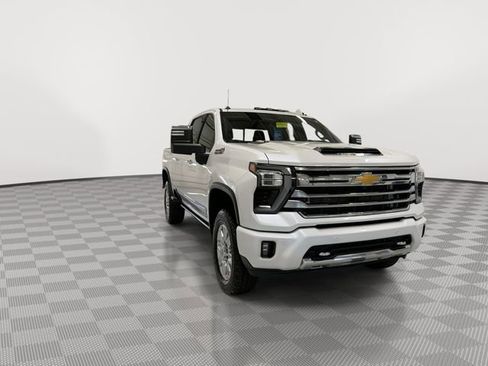 Used 2024 Chevrolet Silverado 2500 High Country w/ Technology Package AWD/4WD image 3