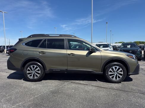 Used 2022 Subaru Outback Premium w/ Popular Package #1 AWD/4WD image 4