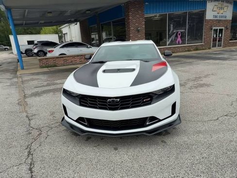 Used 2023 Chevrolet Camaro LT RWD image 3