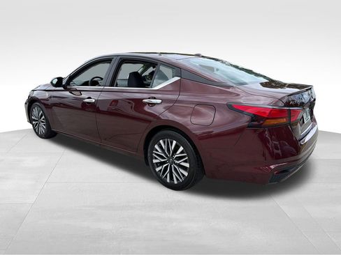 Used 2024 Nissan Altima 2.5 SV FWD image 5