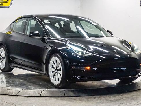 Used 2023 Tesla Model 3 Standard Range image 5