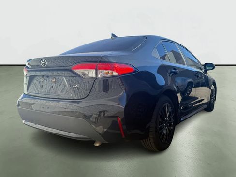 Used 2022 Toyota Corolla LE image 4