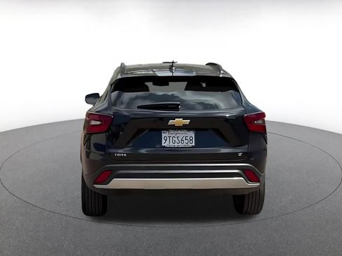 Used 2025 Chevrolet Trax LT image 12