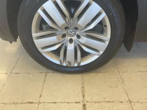 Used 2020 Volkswagen Atlas SE w/ Panoramic Sunroof Package FWD image 34