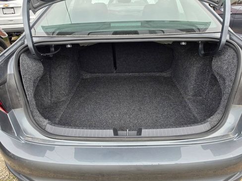 Used 2024 Volkswagen Jetta SE FWD image 8