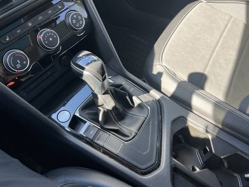 Certified 2023 Volkswagen Taos SE w/ Panoramic Sunroof Package FWD image 23