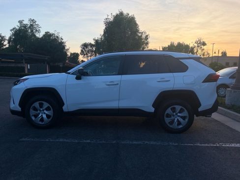 Used 2019 Toyota RAV4 LE w/ Carpet Mat Package FWD image 3