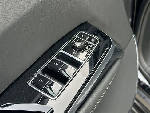 Used 2025 Cadillac Escalade ESV Premium Luxury image 23