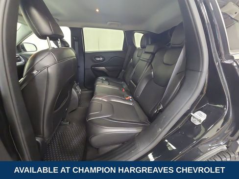Used 2019 Jeep Cherokee Latitude Plus w/ Cold Weather Group AWD/4WD image 33