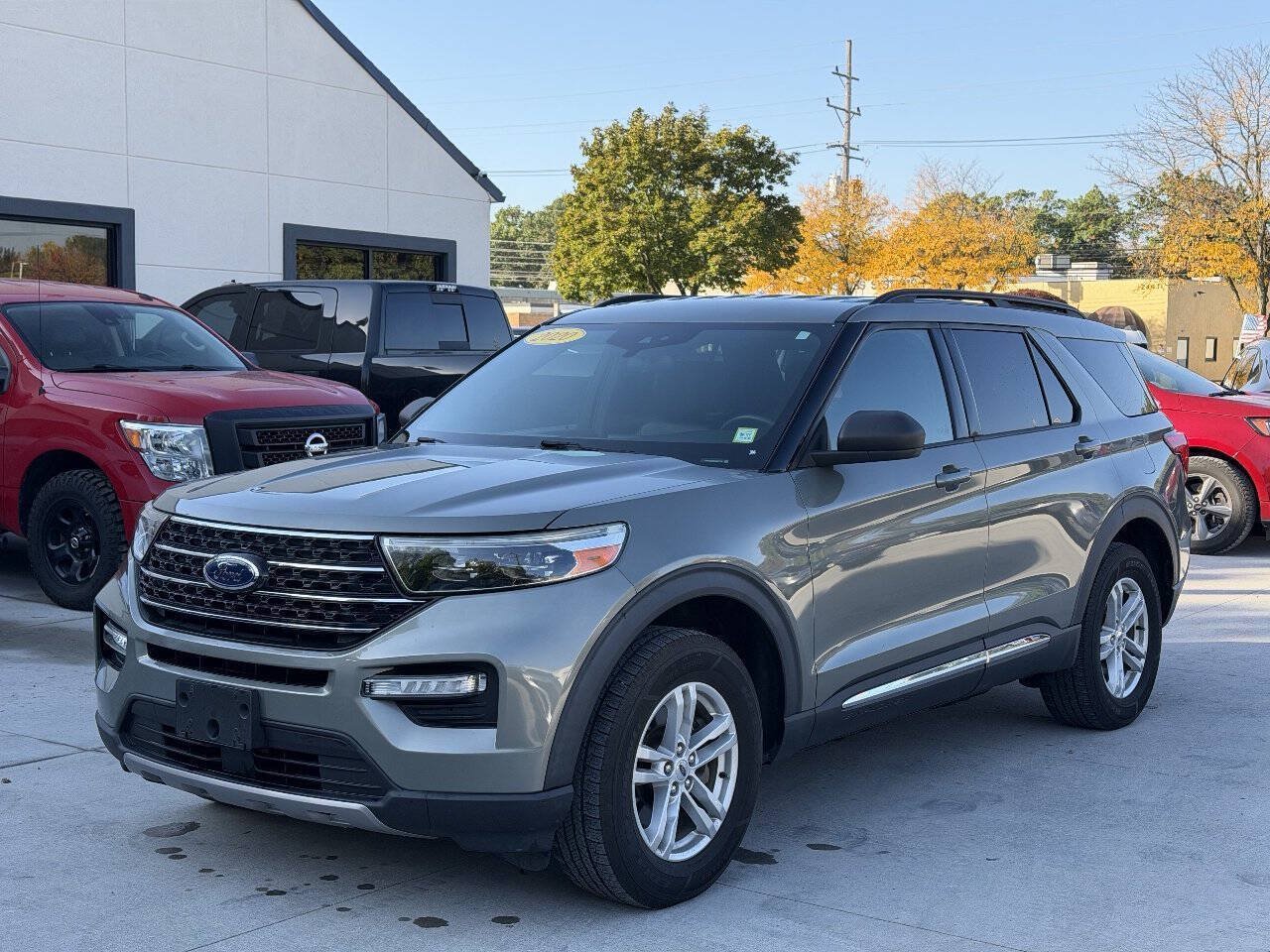 Used 2020 Ford Explorer XLT w/ Equipment Group 202A AWD/4WD image 2