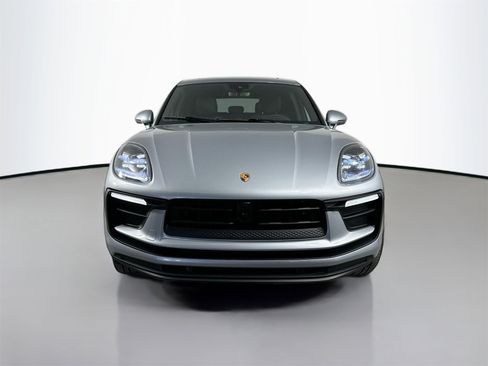 Certified 2025 Porsche Macan image 6