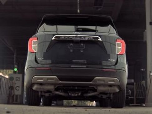 Used 2023 Ford Explorer XLT w/ Equipment Group 202A AWD/4WD image 7