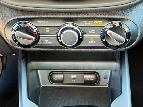 Certified 2025 Kia Soul LX w/ LX Technology Package image 14