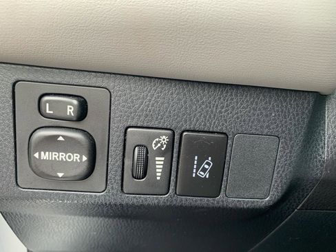 Used 2017 Toyota RAV4 XLE image 19