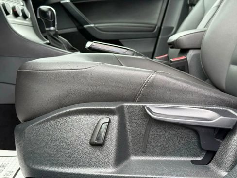 Used 2015 Volkswagen Golf S image 18