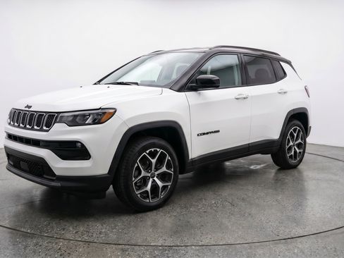 Used 2025 Jeep Compass Limited AWD/4WD image 3